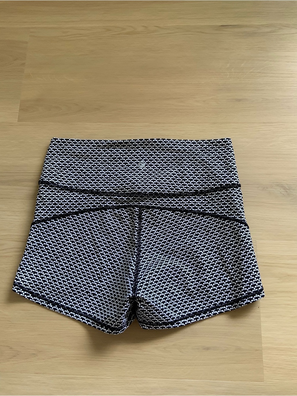 Lululemon Speed Up Short Hi-Rise Sz 10 - Picture 5 of 8